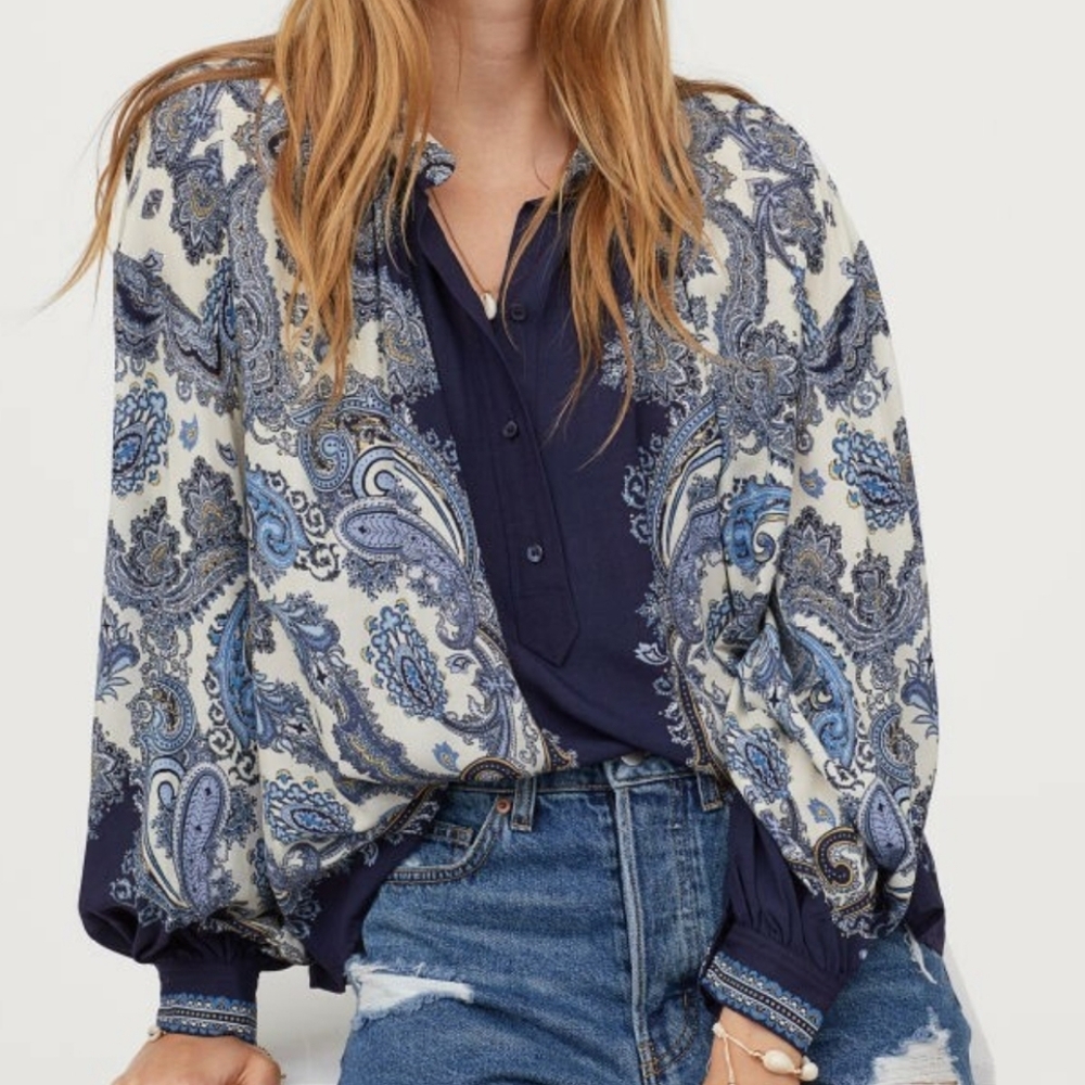 H&M blue and white paisley-patterned banded collar blouse